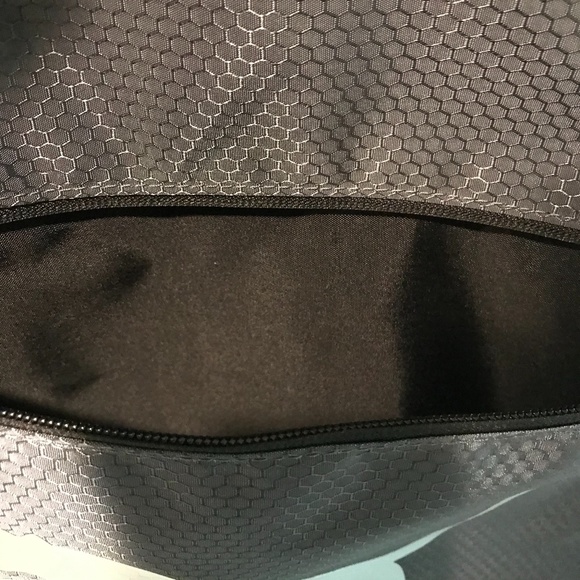 SOLD 🆕Equivlance Puma 18" CarrySack-NWT - Picture 7 of 9